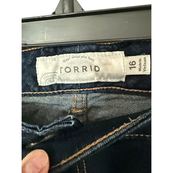 Torrid‎ Denim Jean Shorts Plus Size 16 Dark Wash Stretch Casual - Picture 2 of 5